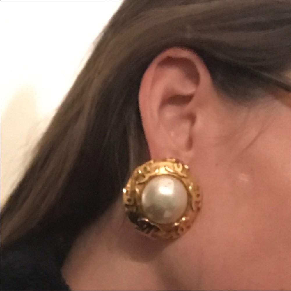 CHANEL Vintage earrings ✨